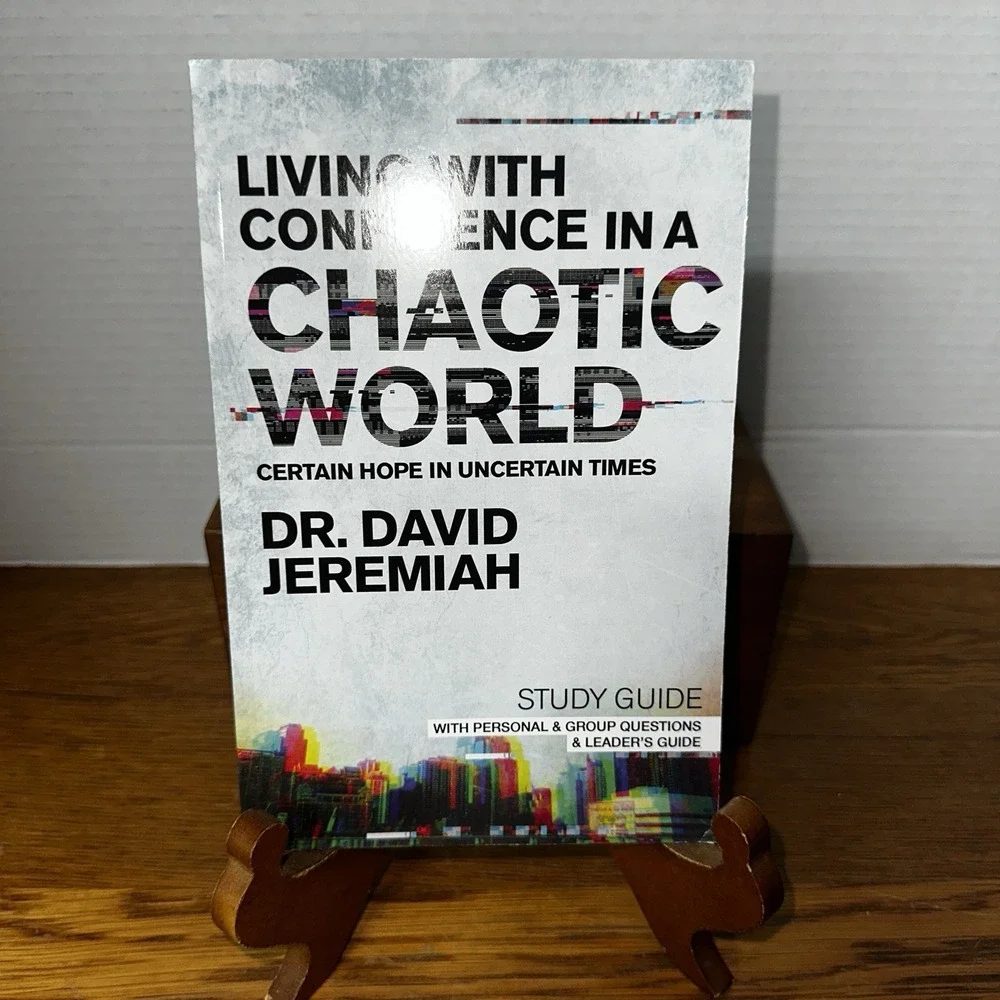 David Jeremiah PB Study Guide - Living with Confidence in a Chaotic World‎